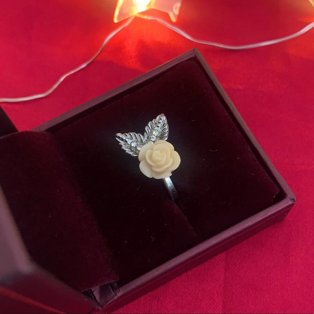 🌹 Beautiful ROSE Ring by Accessorize ! - Picture 4 of 8